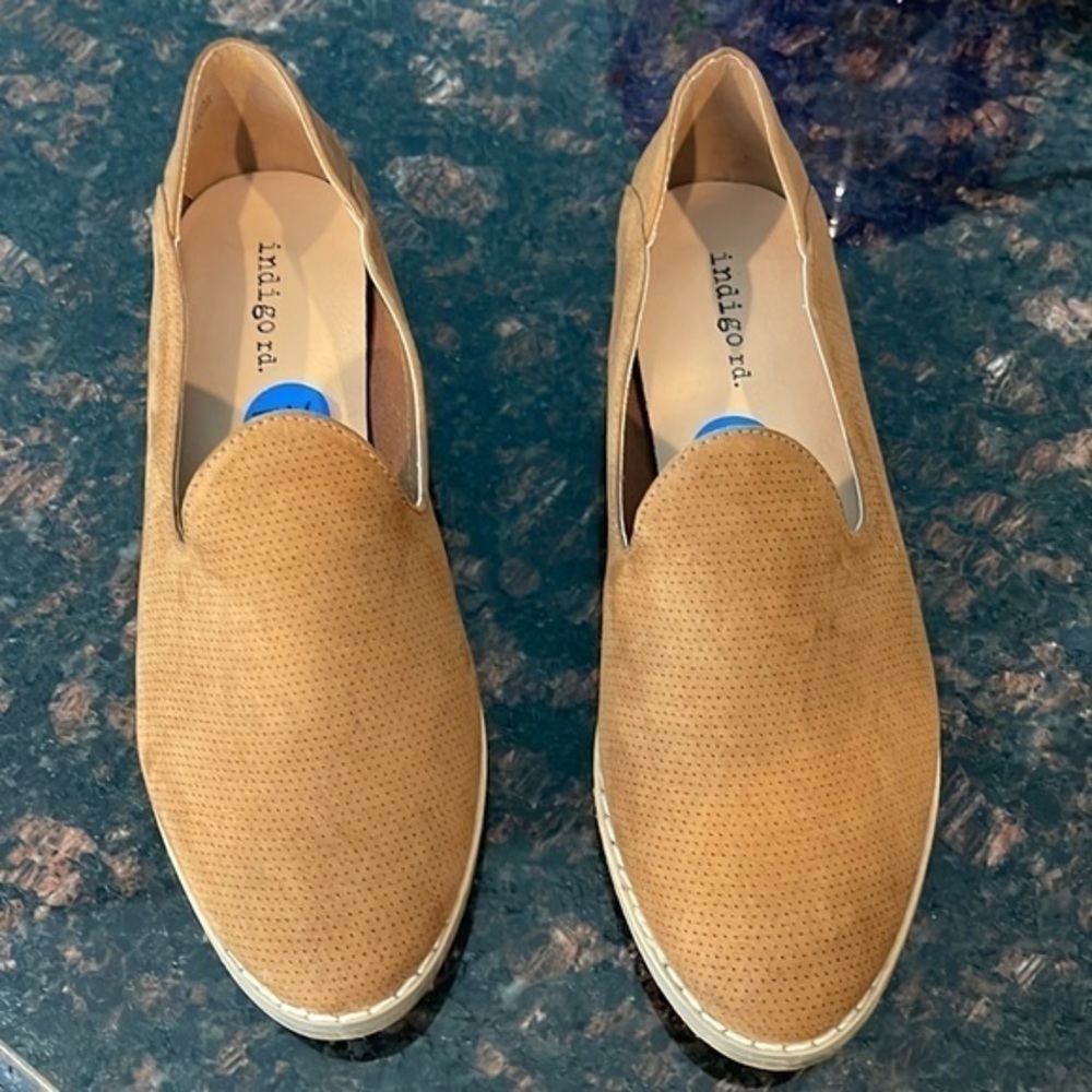 Indigo Rd suede slip ons - Picture 2 of 6